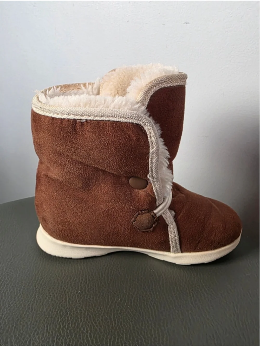Native Shoes Kids Winter Boots Brown Faux Fur Lined Cozy Slip On Boots Size 8